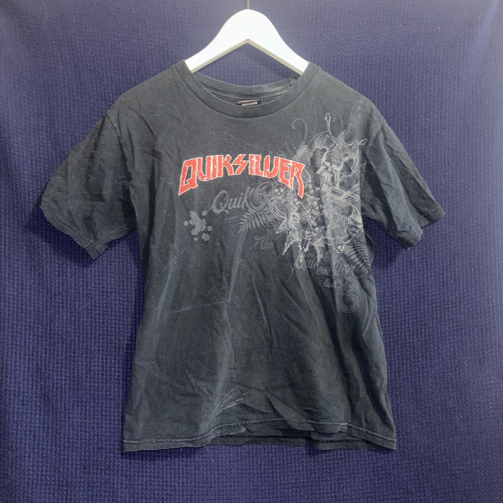 quicksilver y2k boxy baby tee fit cropped tribal skull design grunge emo